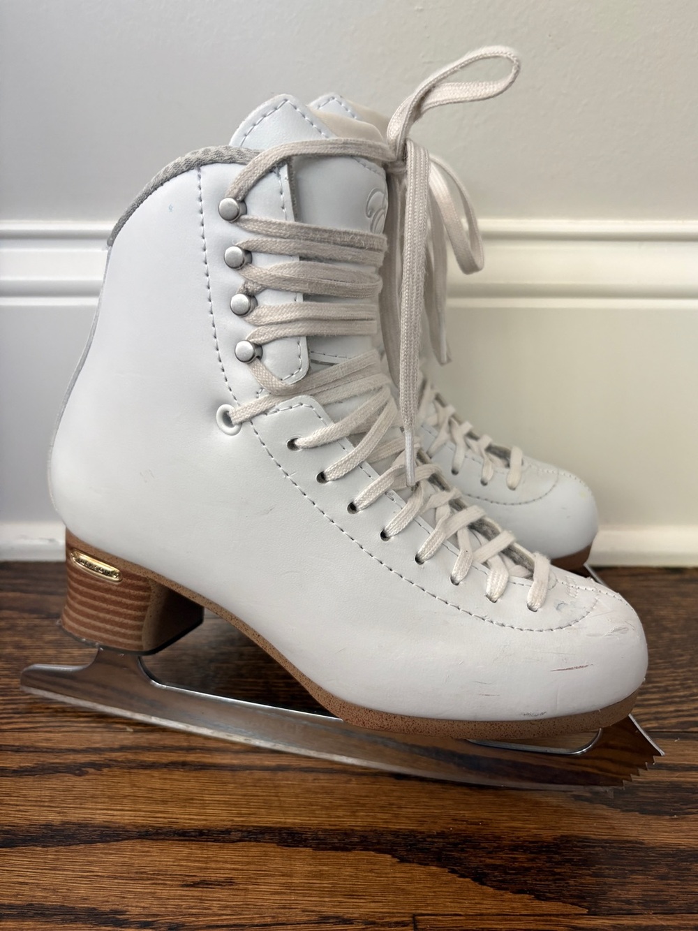 Jackson Elle Figure Ice Skates FS2130 size 4